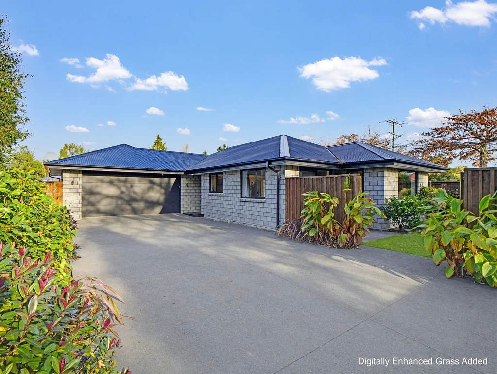 Woodend 3 Bedroom Woodend Living with Decks and Sunshine.