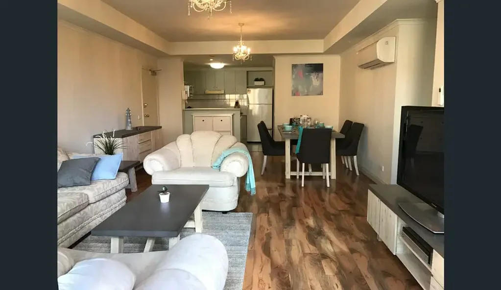 Fully Furnished & Move-In Ready I Expansive 3-Bed Living Opposite Carlton Gardens