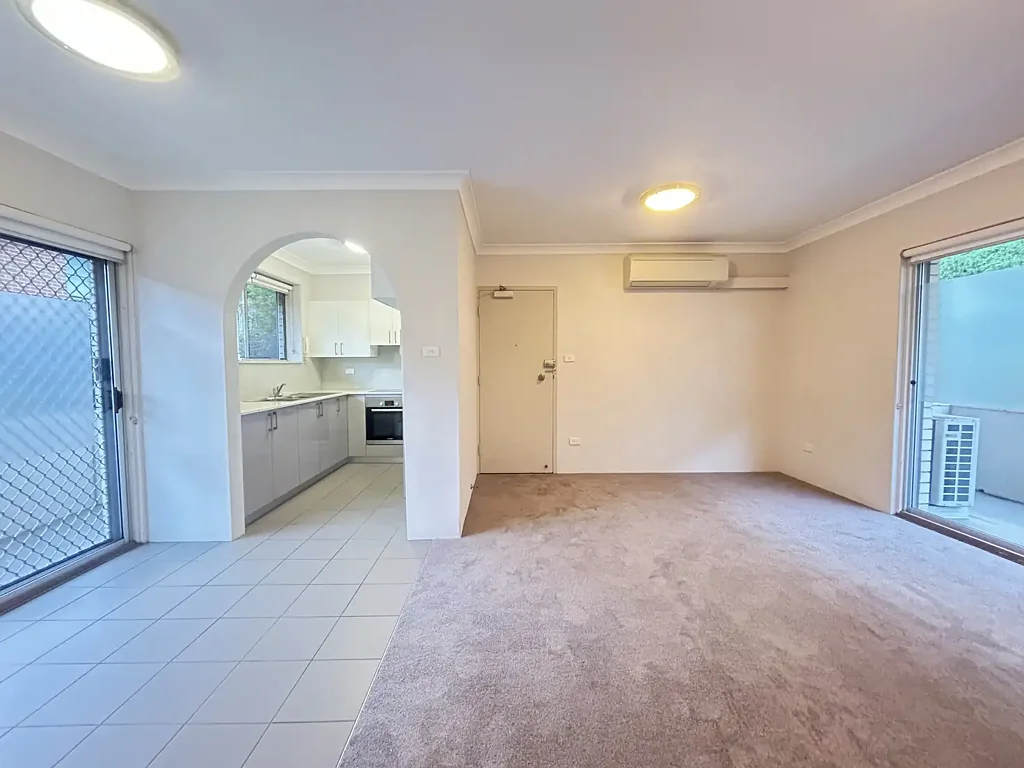 Sunfilled 2 Bedroom Apartment with Brand New Carpet