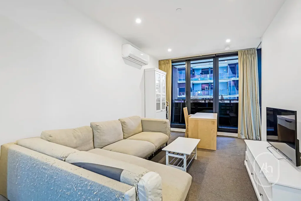 Furnished Two-Bedroom Apartment in the Prestigious Fulton Lane