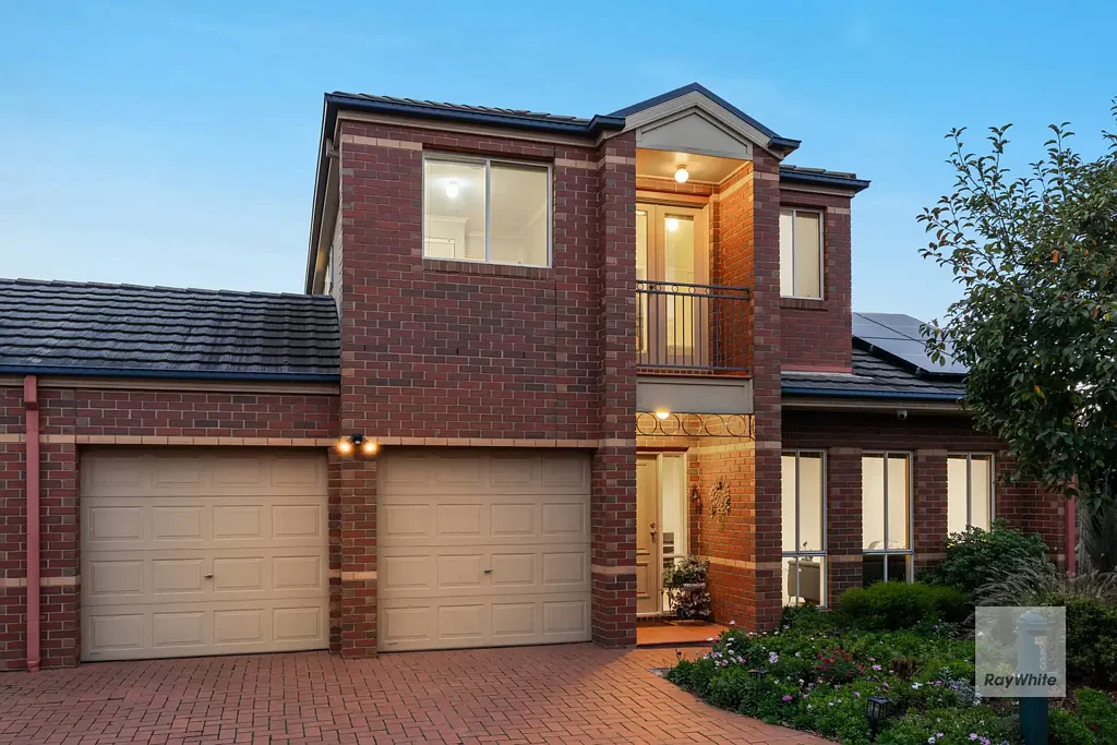 Taylors Hill 3 Bedroom Stylish Townhouse Living!