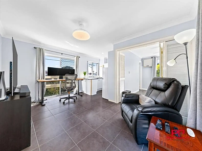 Maylands 1房  Move-In Ready Corner Unit - Boutique Complex of Only 14!