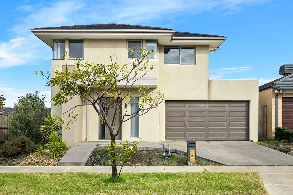 Modern & Luxurious family home