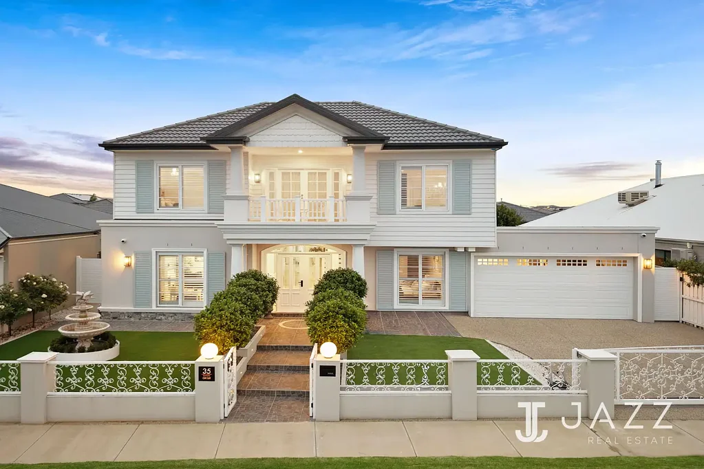35 Shoal Circuit, Mambourin, VIC 3024