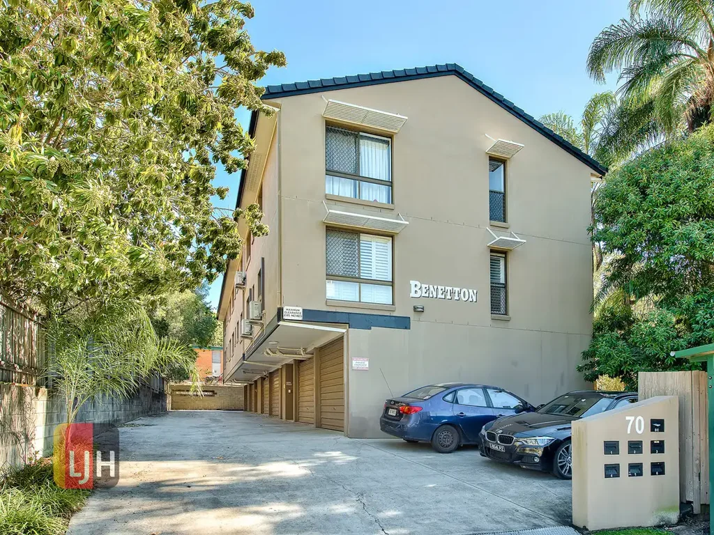 REFURBISHED, 3 BEDROOM UNIT IN CHERMSIDE