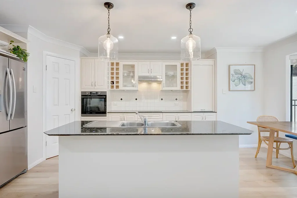 Albany Creek 4ห้องนอน Tranquil Living in the Heart of Albany Creek