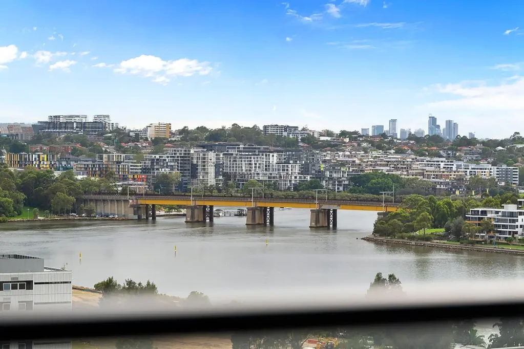 Wentworth Point 2房  Stunning 2 Bedroom Apartment with Spectacular Views