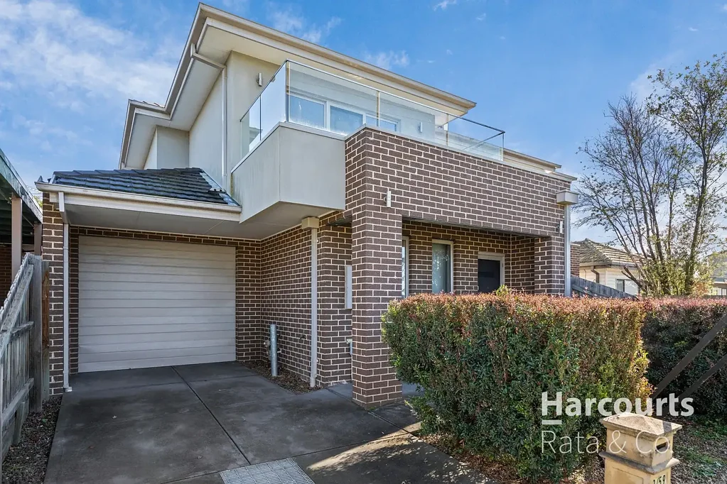 Spacious and Modern 2-Bedroom Home in Epping