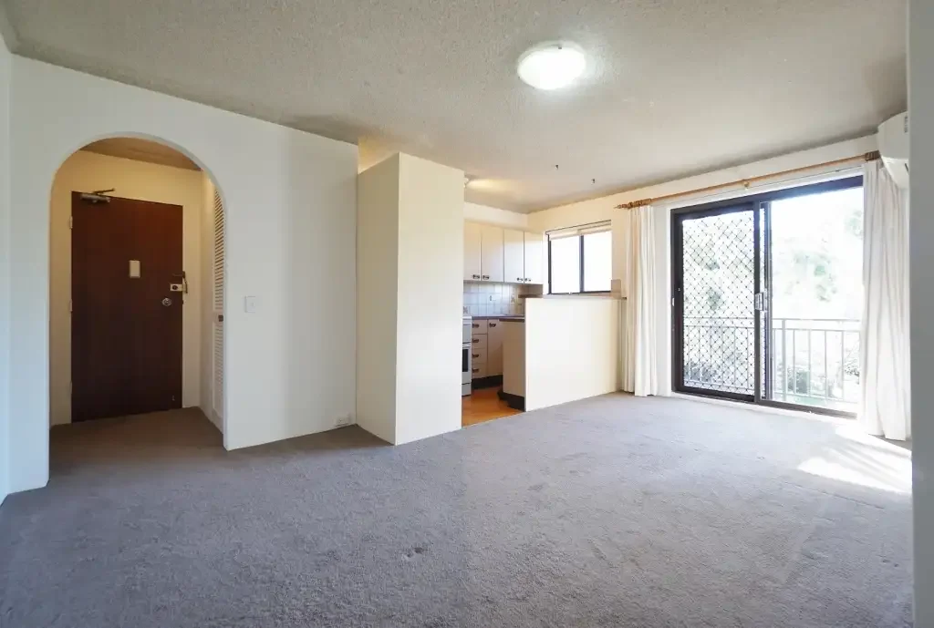 Conveniently Located Just Minutes' Walk to the Station and Shopping Centre