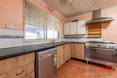 73 KENNY Crescent, Rangeway, WA 6530, 4 chambres, 1 salles de bain, House