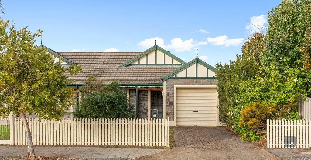 Cumberland Park 2Phòng ngủ This 1996 built Torrens Title home is being sold 'as is'. Repair is required following recent water damage.