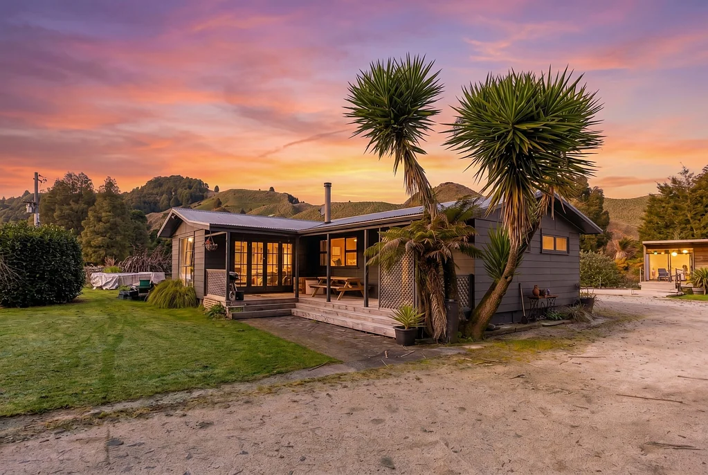 Waimiha-Ongarue Two Homes on 5 Hectares!