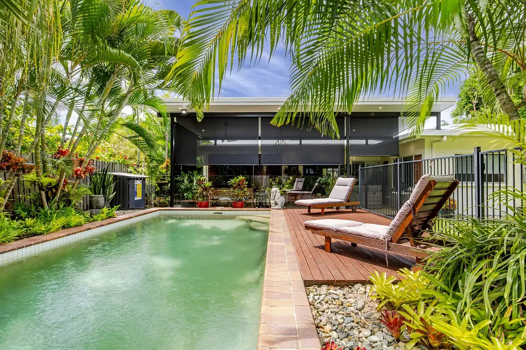 3 BEDROOM : 1 BATHROOM : UNFURNISHED : HOUSE : POOL