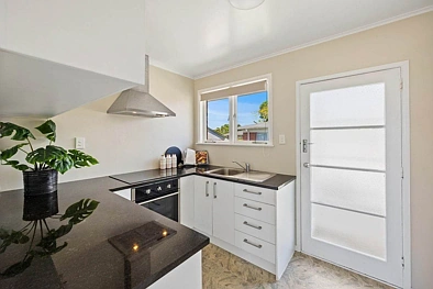 2 BEDROOMS IN ONEHUNGA - WATER INCLUDED
