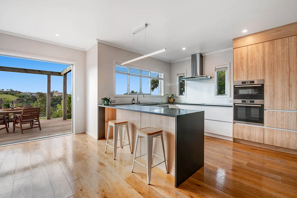 Matakatia 4房  Solidly built for Peace, Privacy & Income