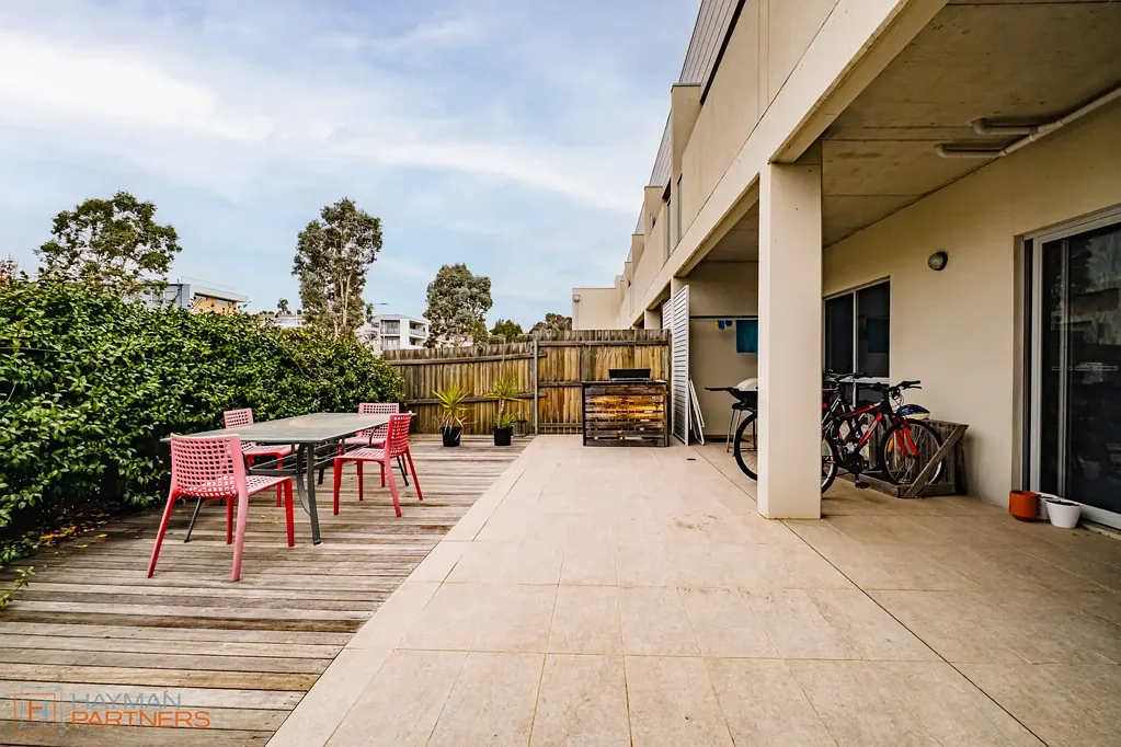 Lawson 3ห้องนอน Spacious Three-Bedroom Residence with Indoor-Outdoor Versatility and Private Courtyard