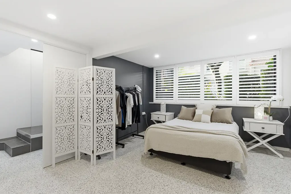 Clear Island Waters 3Moenga LUXURY RENOVATED TOWNHOUSE IN ONE OF GOLD COAST'S MOST CENTRAL & SOUGHT AFTER LOCATIONS
