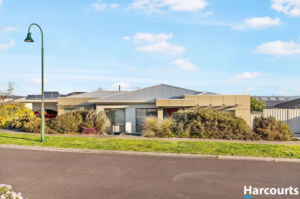 15 Burrows Way, Leongatha, VIC 3953