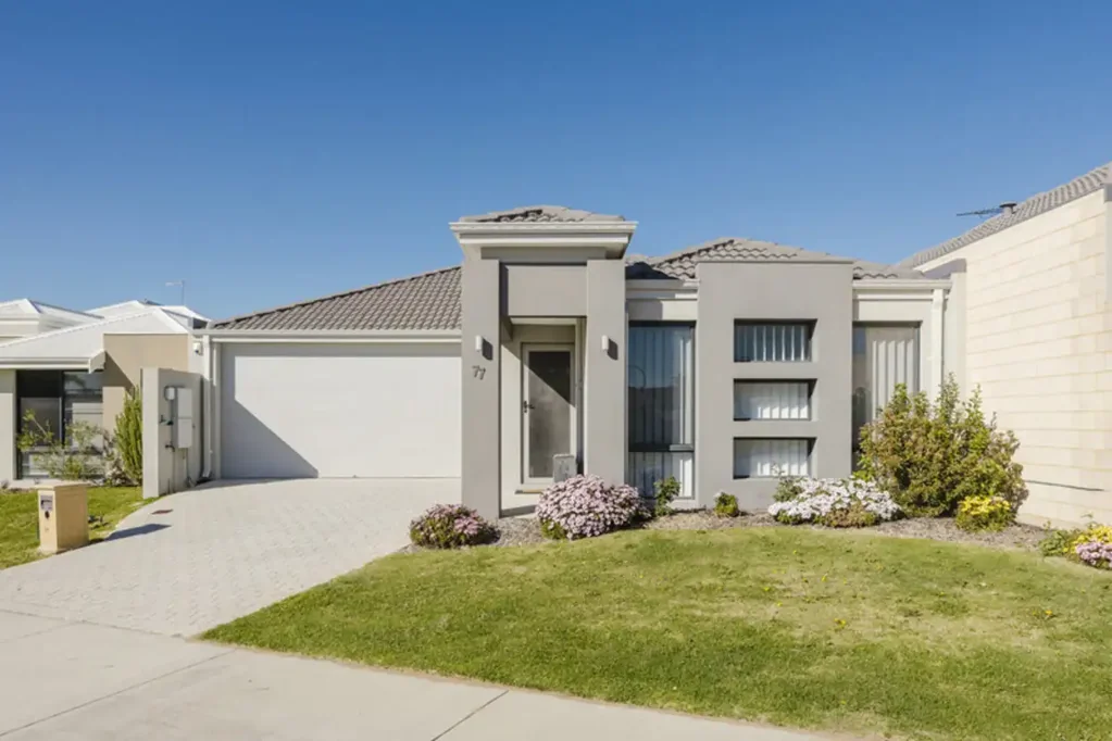 Merriwa 3 Slaapkamer Spacious 3-Bedroom Home with Modern Comforts & Entertainer’s Appeal