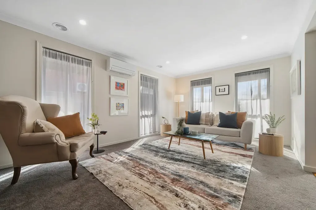 Rowville 4房 宁静庭院私享 525㎡阔绰土地 步行商圈公园 邻优质学府 多区生活空间 新厨双车位 娱乐后院主卧套 Where Everyday Living Meets Exceptional Entertaining