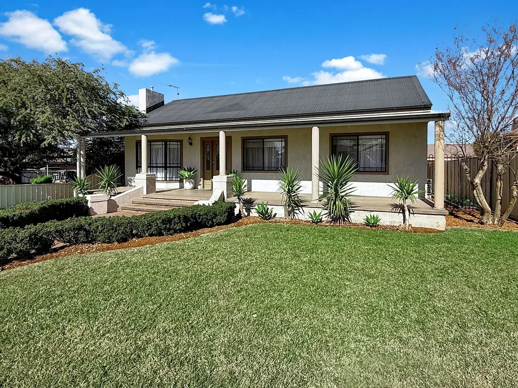 Leeton 3ਬੈੱਡਰੂਮ STYLISH HOME WITH ADDED POTENTIAL