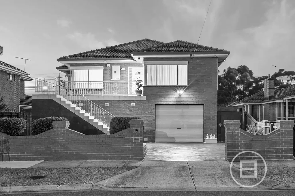 Keilor East 4房 复古经典焕新  三卧宽敞空间  日落美景阳台  底层独立通道  柑橘树阔后院  优质学校环绕  交通购物便捷 Expressions of Interest closing Tuesday 2nd June at 5pm