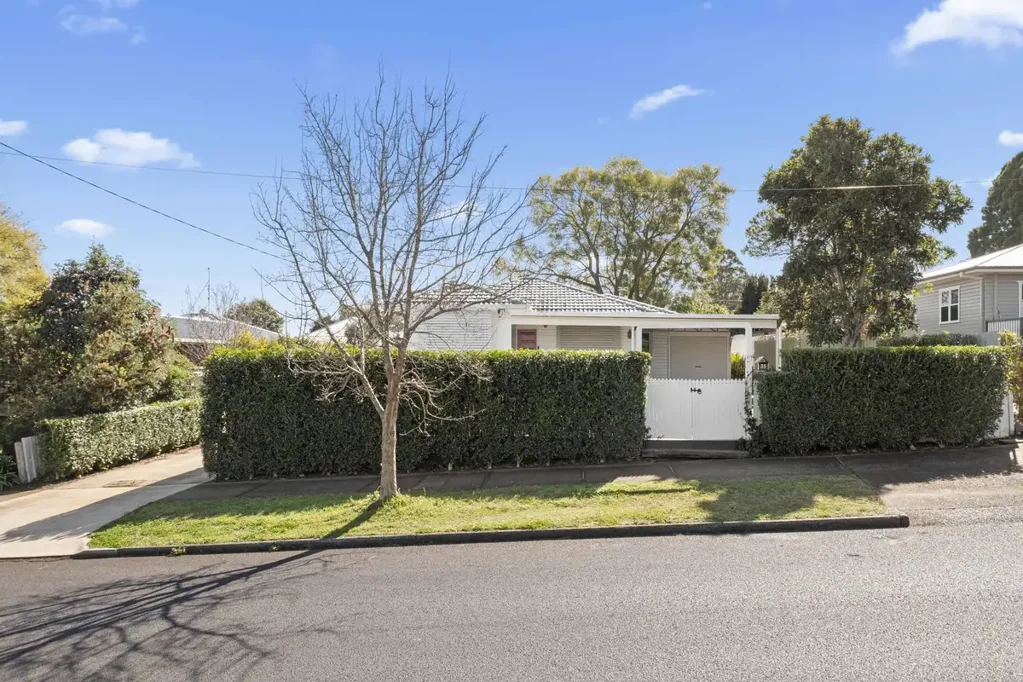 Rangeville 3 Bedroom Renovated cottage with the deck and shed space