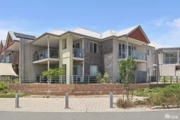 4/54 Dorney Esplanade, Champion Lakes