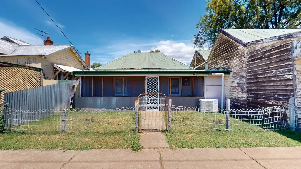 CURLEWIS FOUR-BEDROOM HOME