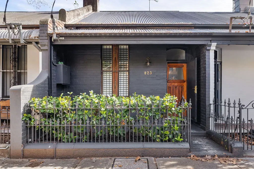 Renovated city-fringe home with private courtyard