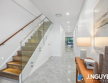 15 Rosedale Street, Canley Heights, South Western Suburbs, 5部屋, 3バスルーム, Apartment