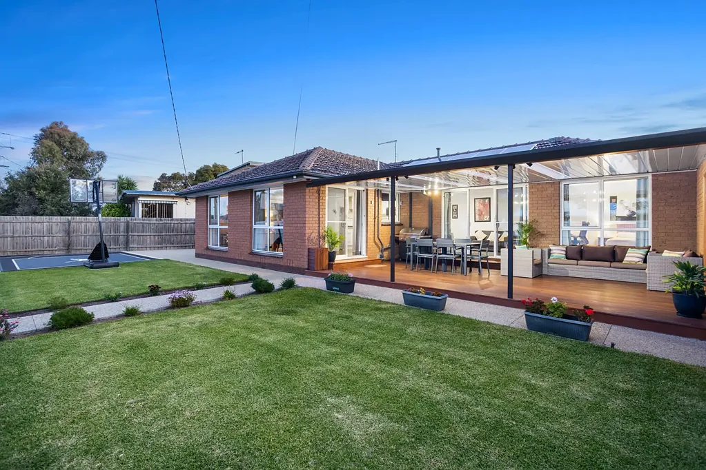 Altona 4 Slaapkamer Irresistible Modern Family Living With Brilliant Outdoor Features.