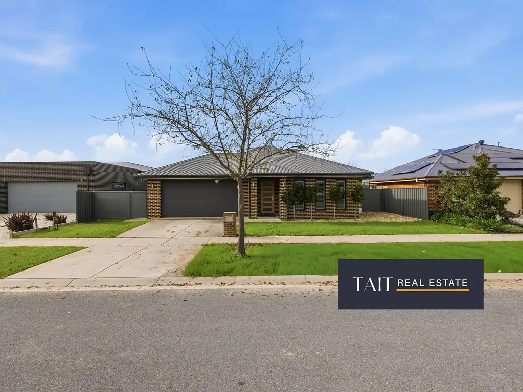Killara 4침실 Modern Family Living with Huon Hill Views