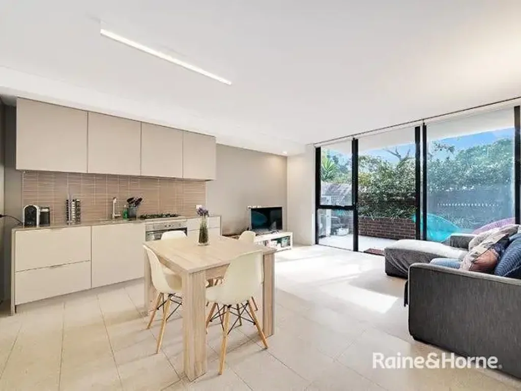 ONE BEDROOM + STUDY NOOK GARDEN APARTMENT IN THE HEART OF RANDWICK