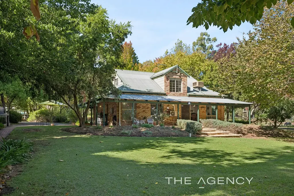 Chidlow 4房  Enchanting Equine Haven With English Countryside Charm