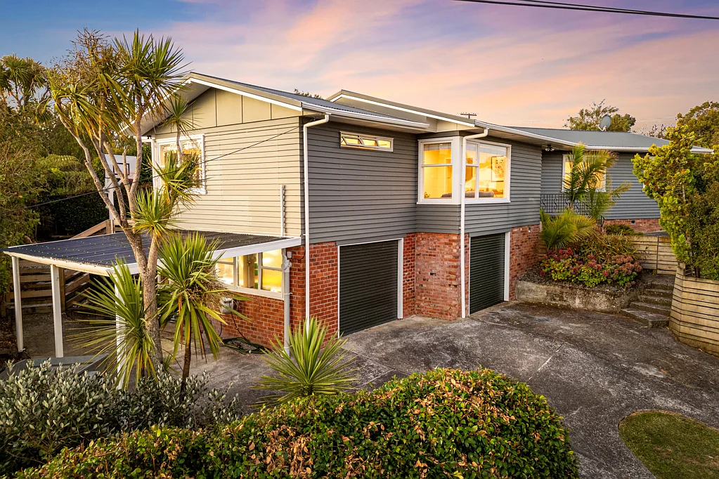 39 Taupo Street, Green Bay, Waitakere City, Auckland
