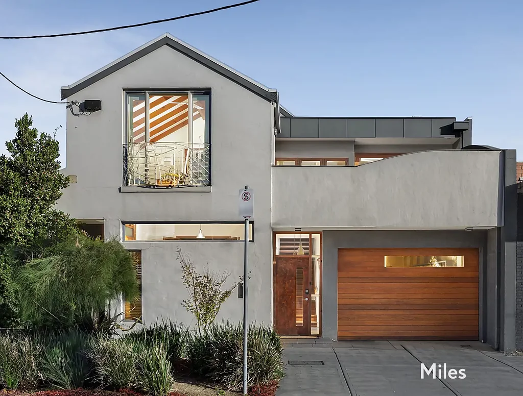 Heidelberg Heights 3房 两面朝向两层 两个街道入口 宽敞后院 现代风格 仓库风格 宽敞明亮 主卧步入式衣帽间 北向家庭工作室 巴厘岛风情庭院 自然光线 木梁吊顶客厅 Smeg&Bosch电器 私密后花园 无钥匙进入 两车位车库 Unsurpassed Family Space, Style & Future Flexibility