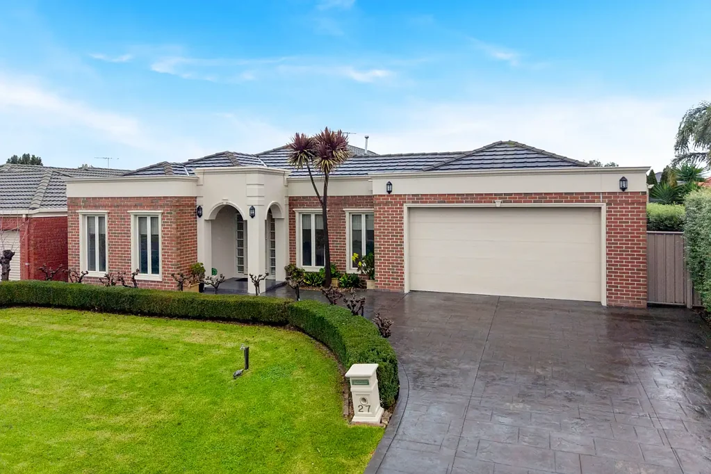 Craigieburn 4 Slaapkamer Timeless Family Charm with Space, Privacy & Endless Possibilities