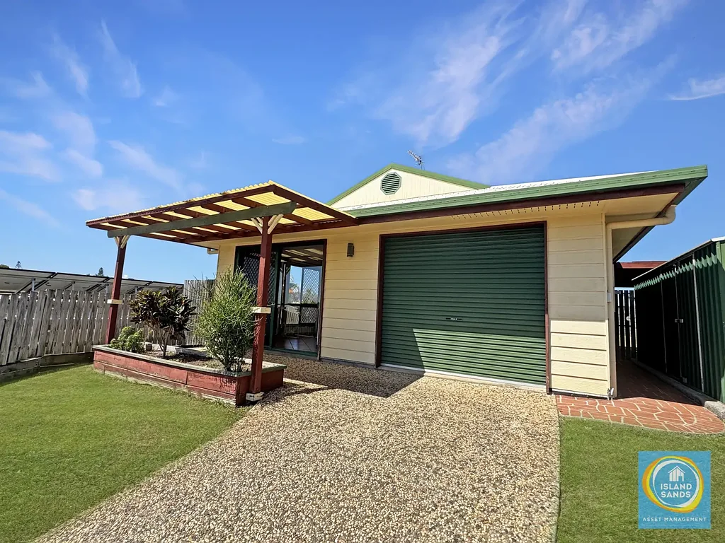 ONE BEDROOM COTTAGE MINUTES FROM THE BEACH