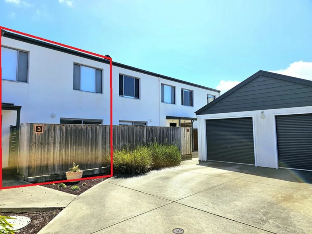 Warrnambool 2部屋 PRIVATE, SECURE GATED 2 BEDROOM TOWNHOUSE IN THE HEART OF THE CBD!