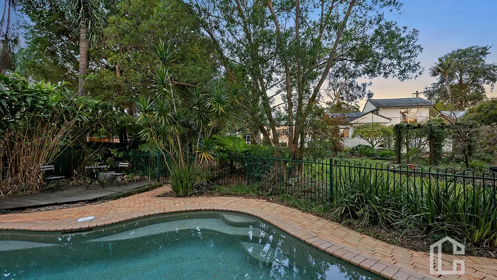 Glenbrook 4 Bedroom Expansive 1284sqm Family Haven with Breathtaking Mountain Views