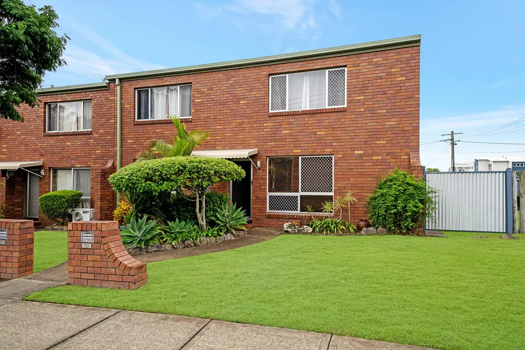 Beenleigh 3房 3卧联排别墅 便利角落 保养良好 即时租金回报 优越中心位置 便捷交通学校 低维护实用 RARE 3 BEDROOM OPPORTUNITY