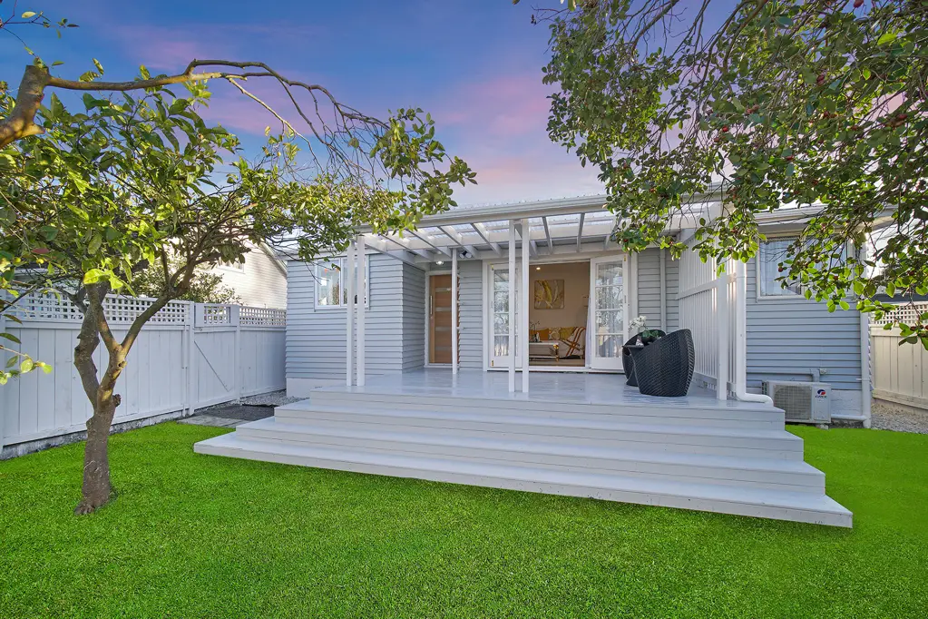 Mount Roskill 3房  Stylishly Renovated Home - Move-In Ready!