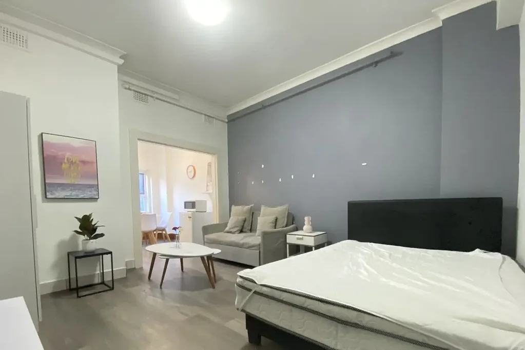 Furnished Studio Apartment in Prime Location – Cafes, Dining & Transport at Your Doorstep