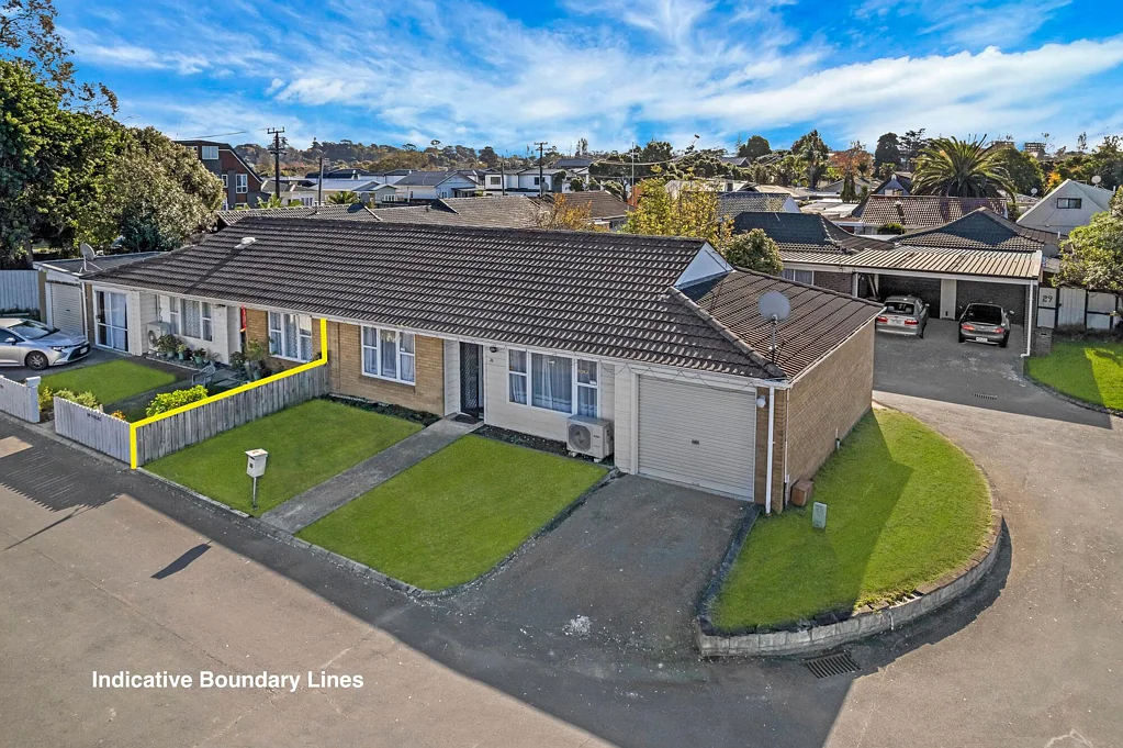Otahuhu 2कमरा Brick and Tile with DO UP Potential