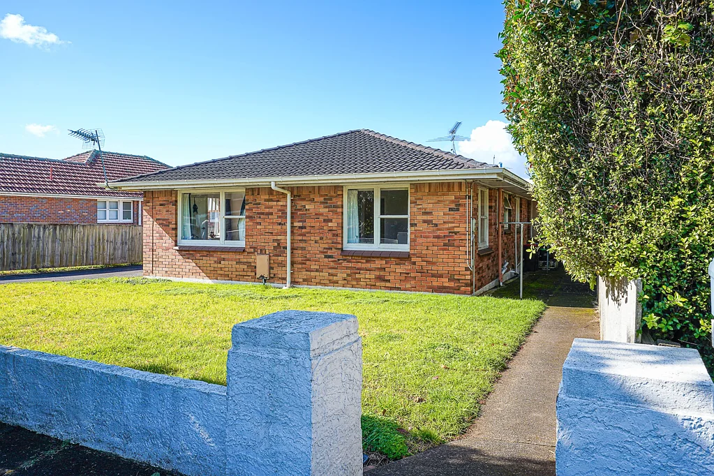 Royal Oak 3 Bedroom FIRST HOME/SMART INVESTMENT - 3 BEDS IN ROYAL OAK