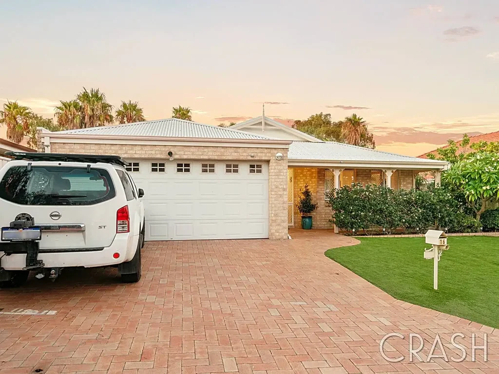 Charming 3x2 Family Home in Palmyra Backing Onto Parklands!