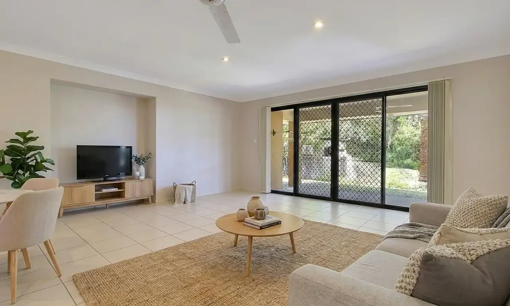 Forest Lake 4Zimmer Inspections by appointment - Contact Stephen Salmon