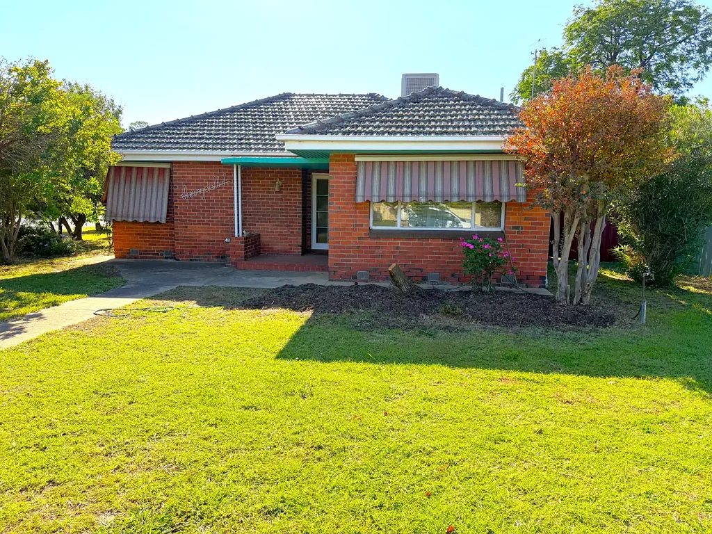 Deniliquin 4房  PRIME Location & Never Been Sold Before!