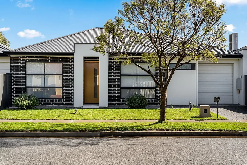Plympton Park 3房  Stylish Living with Effortless Ease in Plympton Park.